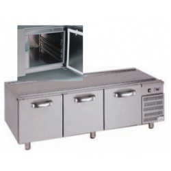 Стол холодильный рабочий — база под тепловое оборудование, 3 двери, серия Domina 700